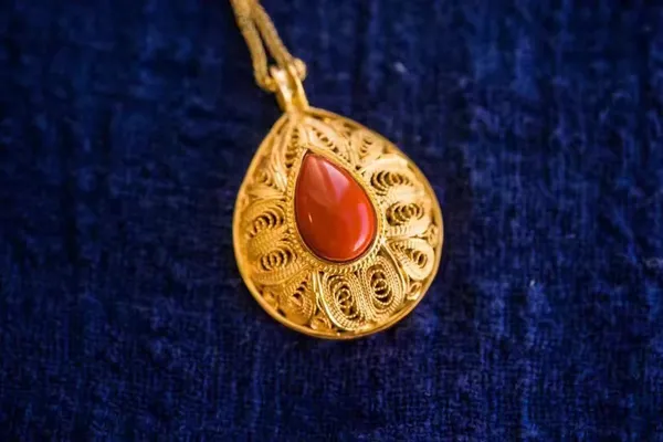 Nanhong Agate Filigree Pendant — detail